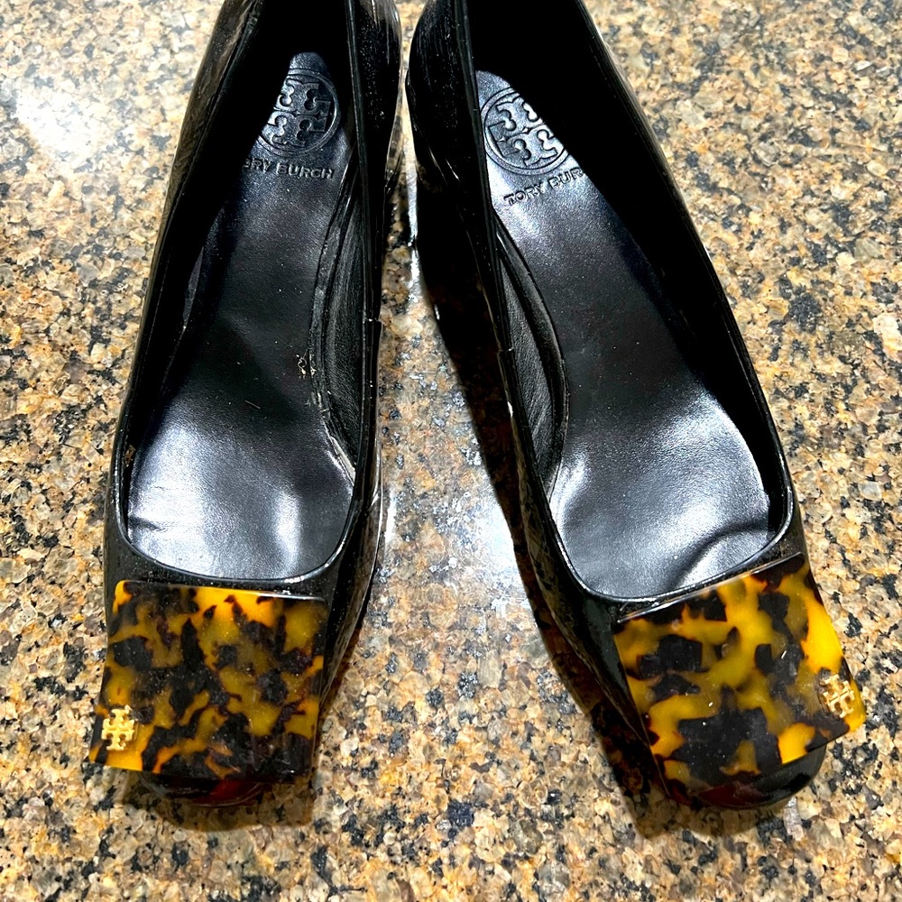 Tory Burch low heel pumps with tortoise detail